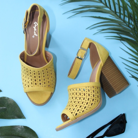 🆕//The Magnolia// Yellow peeptoe Sandal - Picture 7 of 8